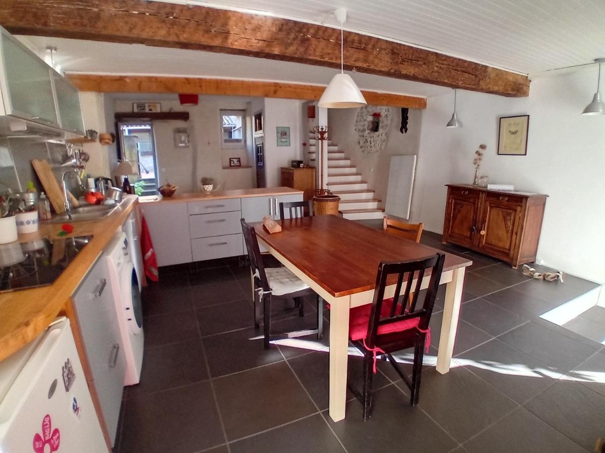 Maison De Village Bourdeaux Exteriör bild